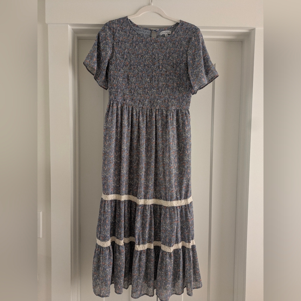 Fehrnvi Floral Midi Dress with Short Sleeves